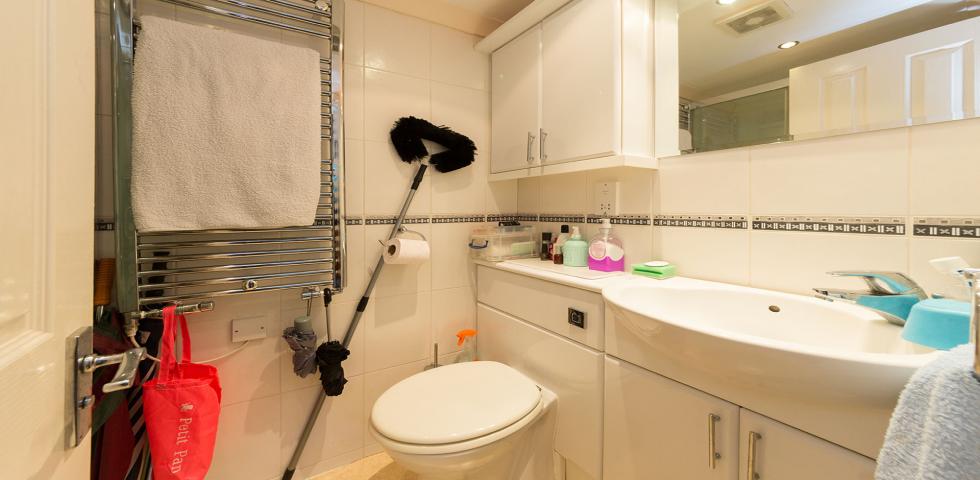 			WATER RATES INCLUDED, 1 Bedroom, 1 bath, 1 reception Flat			 Parliament Hill,  HAMPSTEAD HEATH / BELSIZE PARK